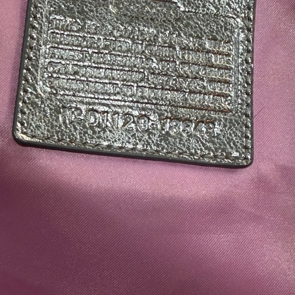 Coach Poppy Limited Edition ‘Heart bag’ 2- hang tags - Picture 9 of 17